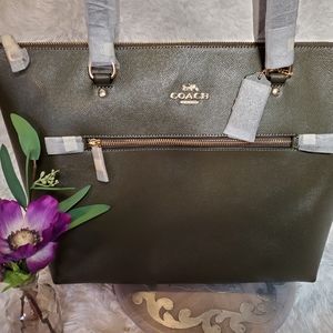 Coach Gallery Tote in Canteen Green